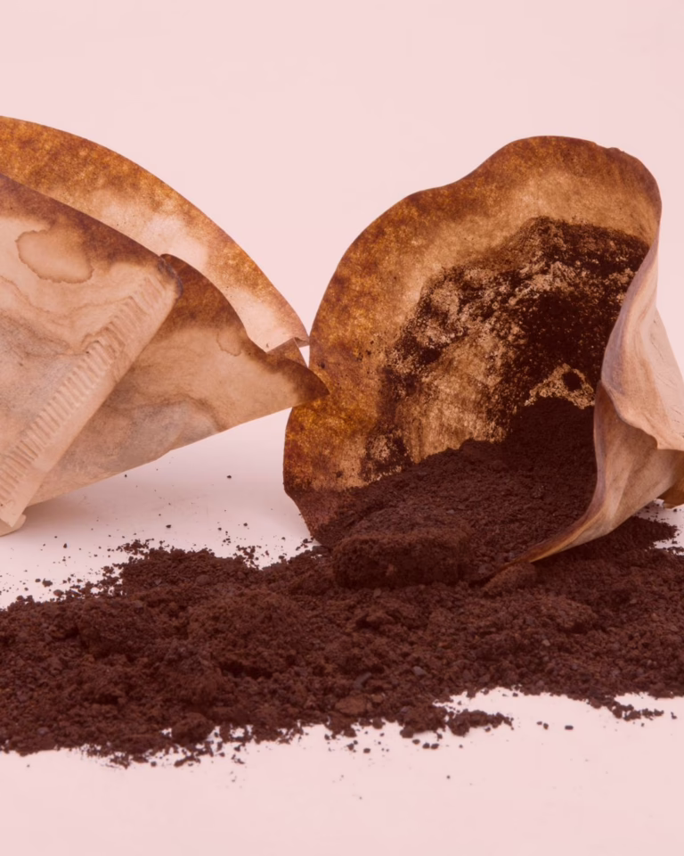 Kaffet är för många en självklar del av vardagen – men visste du att några enkla val kan göra kaffestunden mer hållbar och mer meningsfull?
